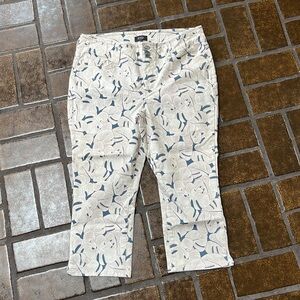 NYDJ Cream & Blue Palm Leaf Print Capri Jean